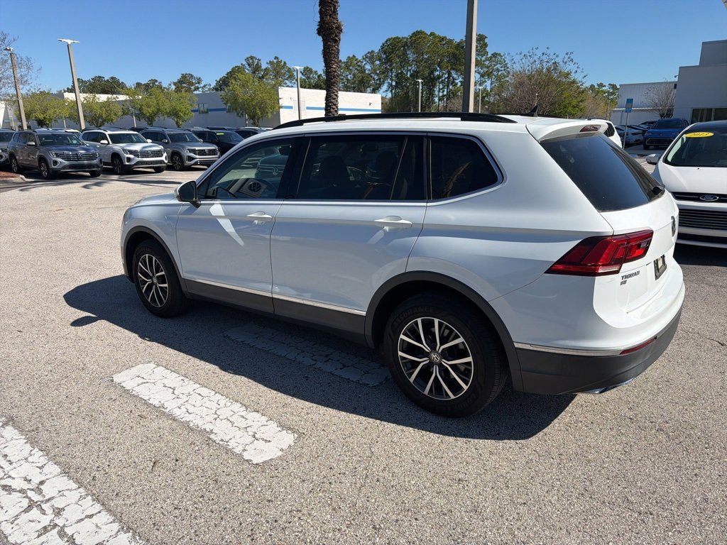 Certified 2020 Volkswagen Tiguan SE w/ Panoramic Sunroof Package image 4