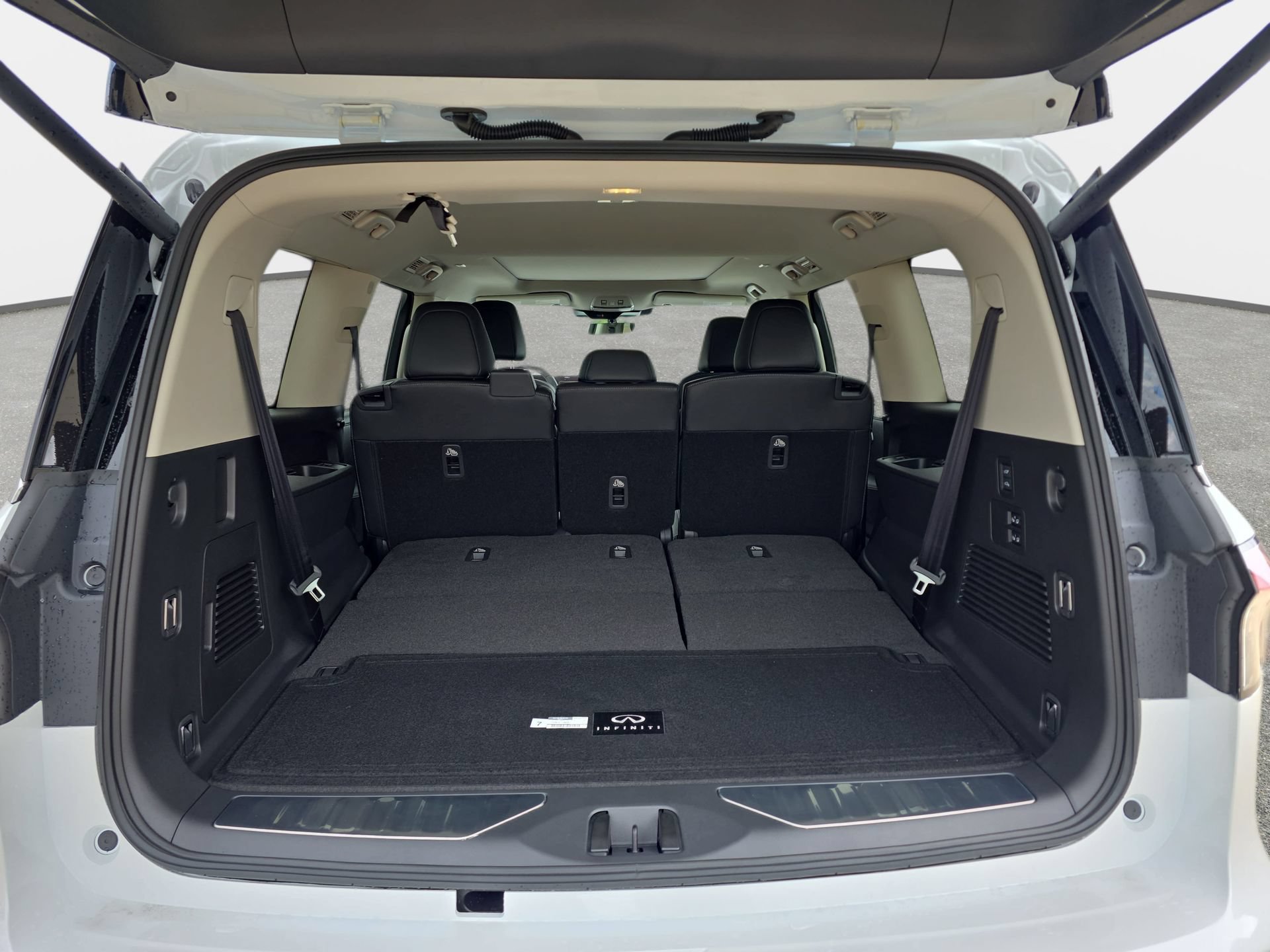 New 2026 INFINITI QX80 Luxe w/ Cargo Package RWD image 12