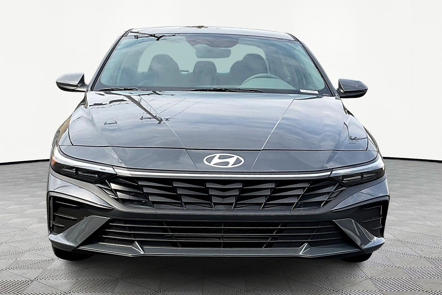 Certified 2025 Hyundai Elantra SE image 2