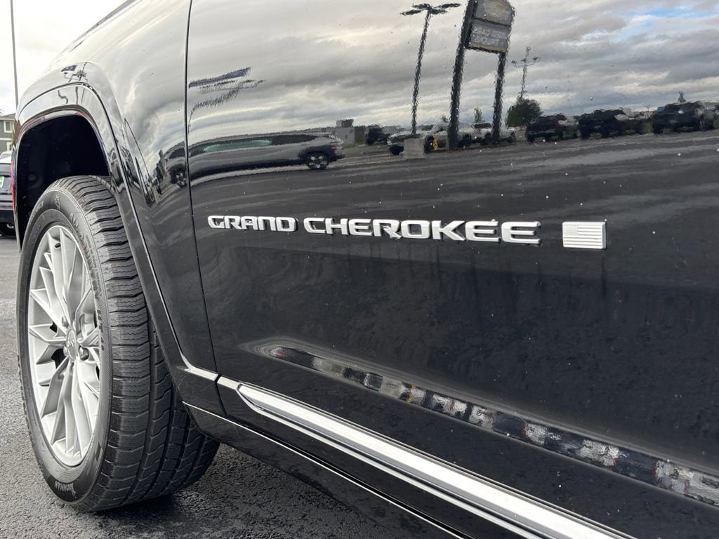 Used 2023 Jeep Grand Cherokee L Summit AWD/4WD image 35