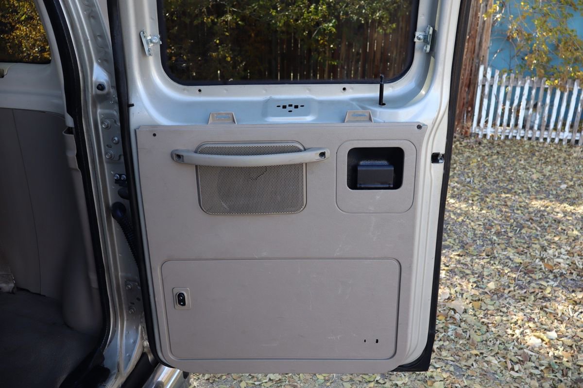 Used 2009 Ford E-350 and Econoline 350 Super Duty Wagon image 24