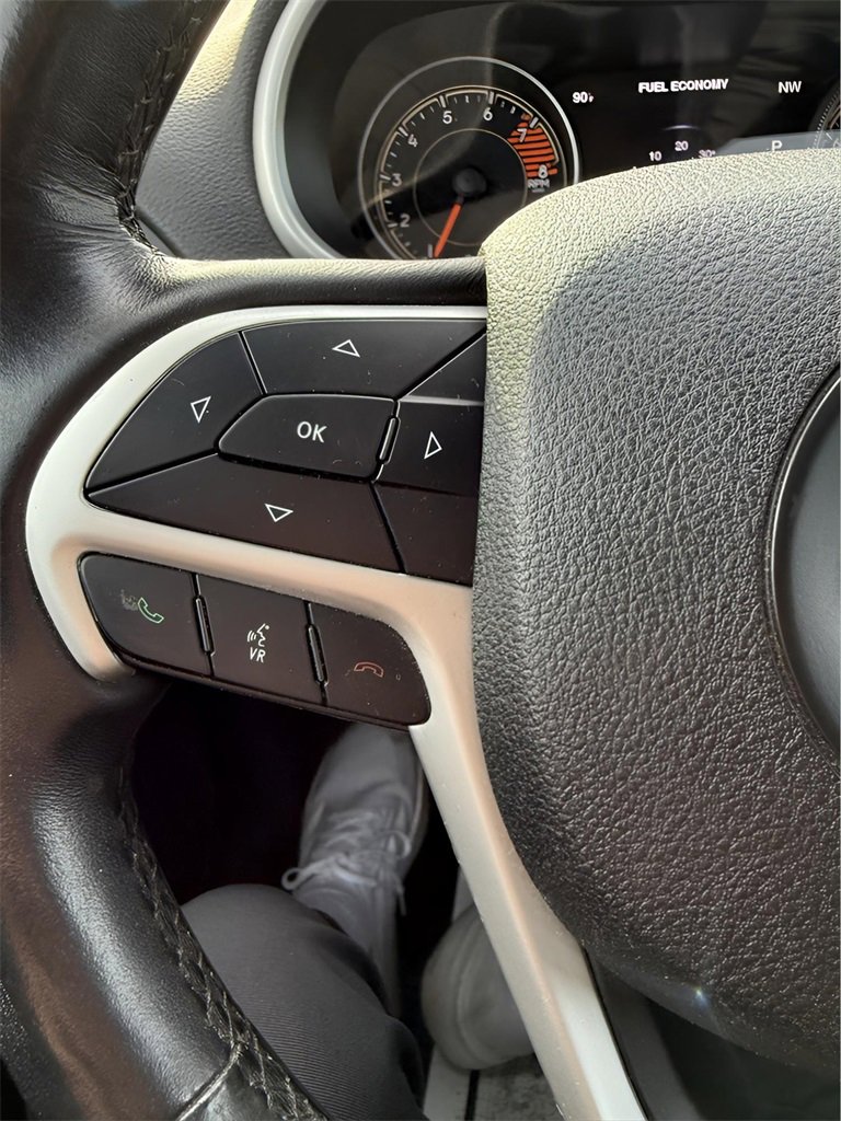 Used 2018 Jeep Cherokee Trailhawk w/ Comfort/Convenience Group image 27