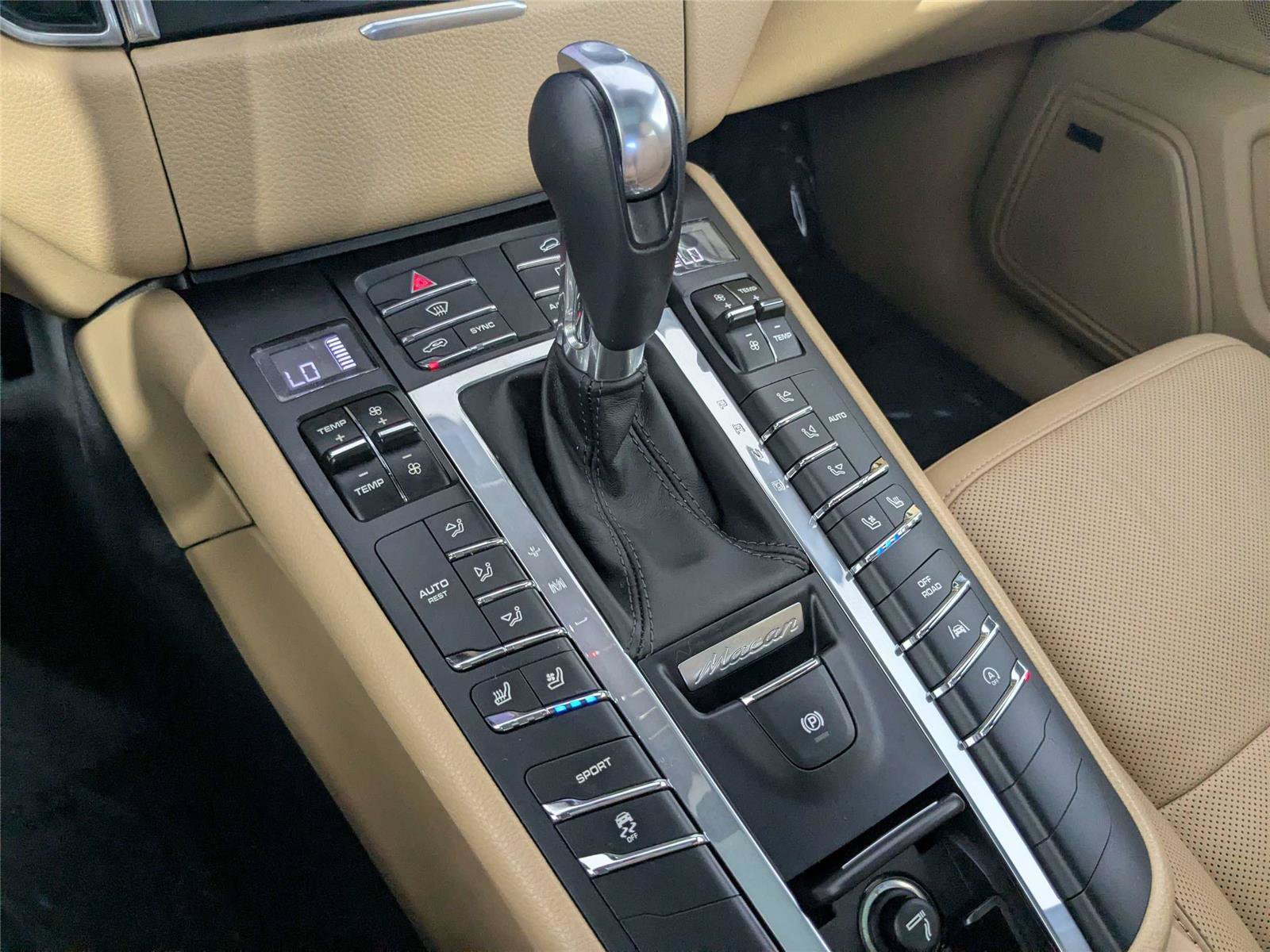 Used 2017 Porsche Macan AWD/4WD image 28