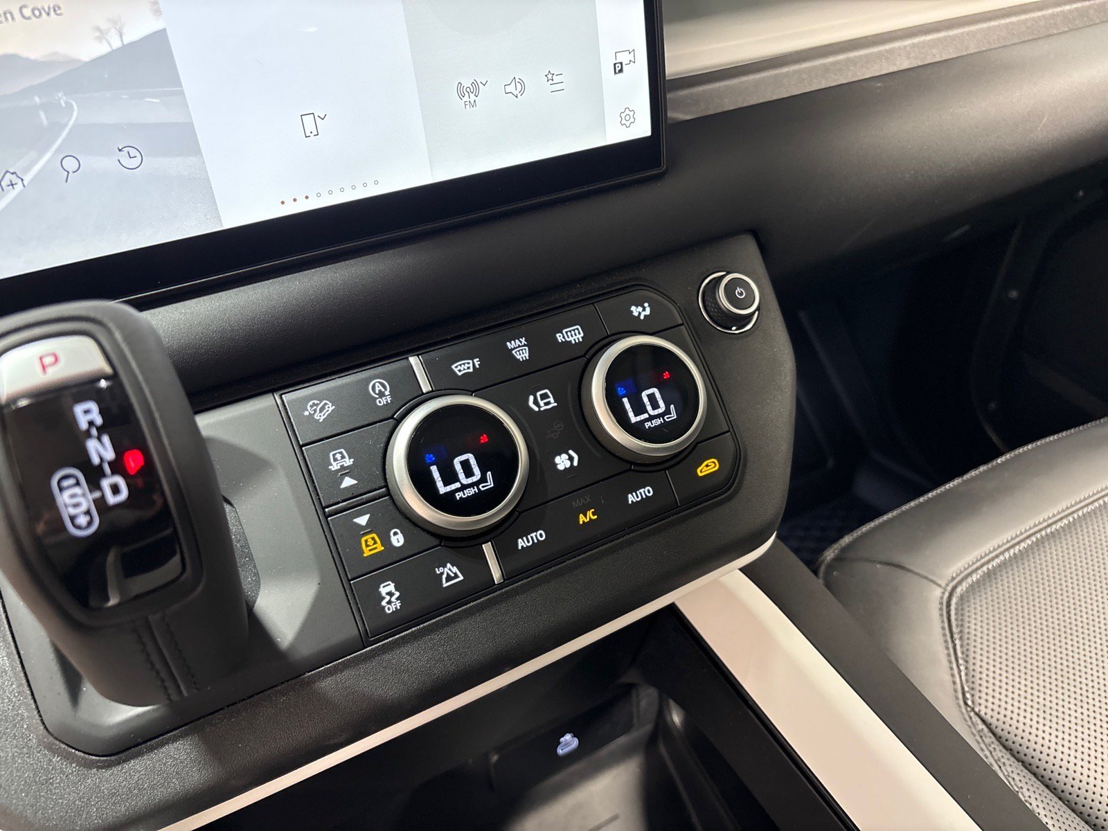 New 2025 Land Rover Defender 110 S AWD/4WD image 15