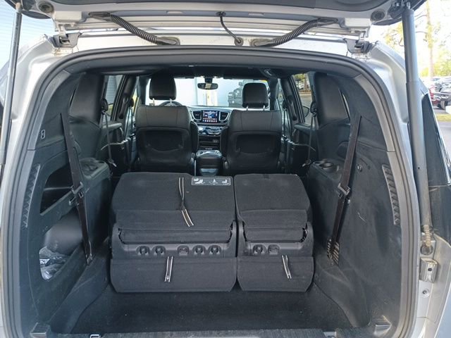Used 2019 Chrysler Pacifica Touring-L image 7