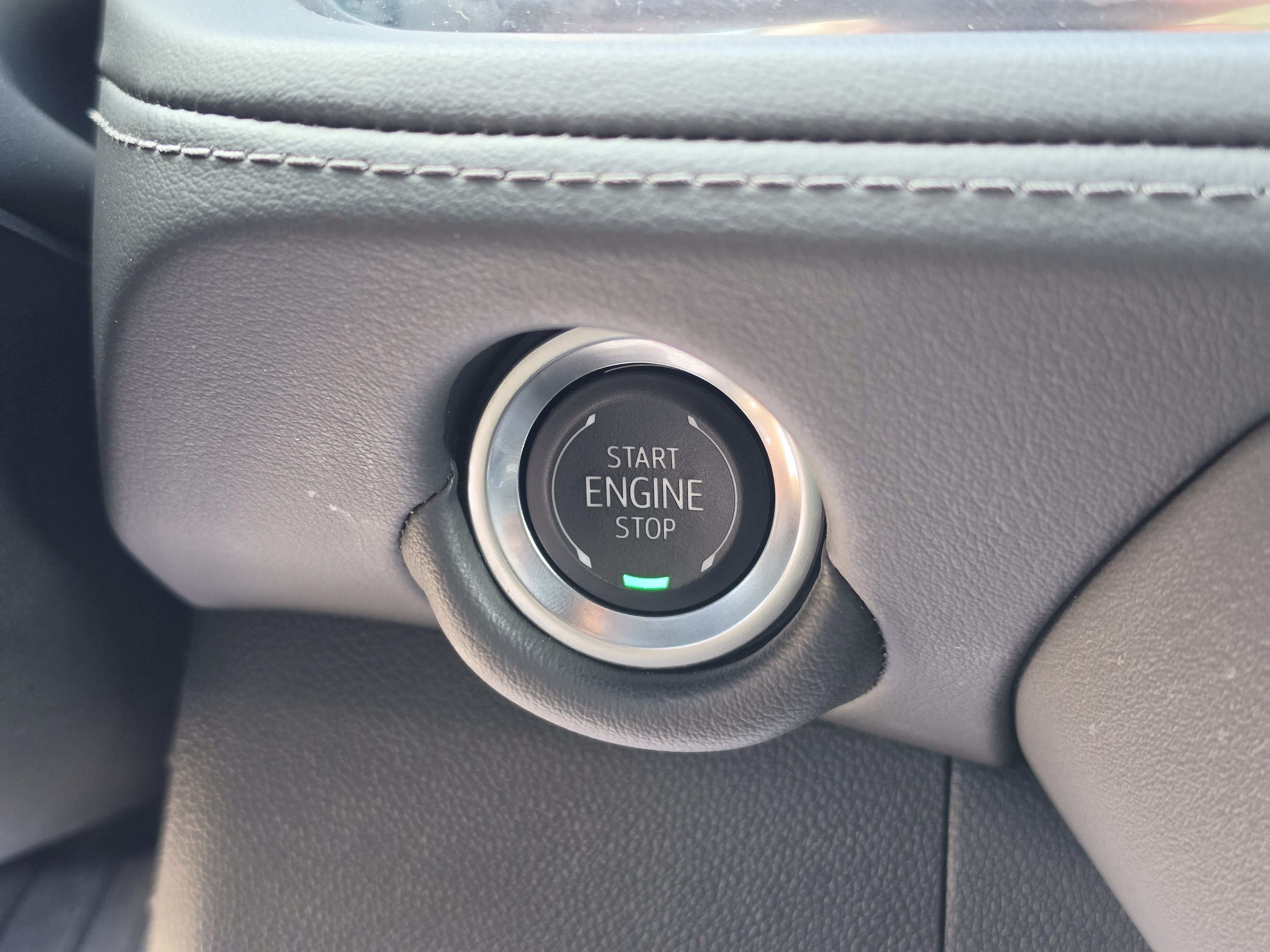 Used 2025 Chevrolet Suburban LT RWD image 38