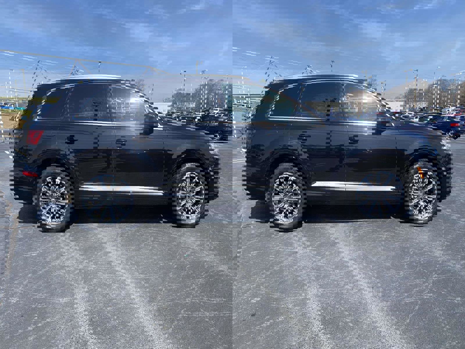 Used 2017 Audi Q7 3.0T Premium w/ Towing Package image 8