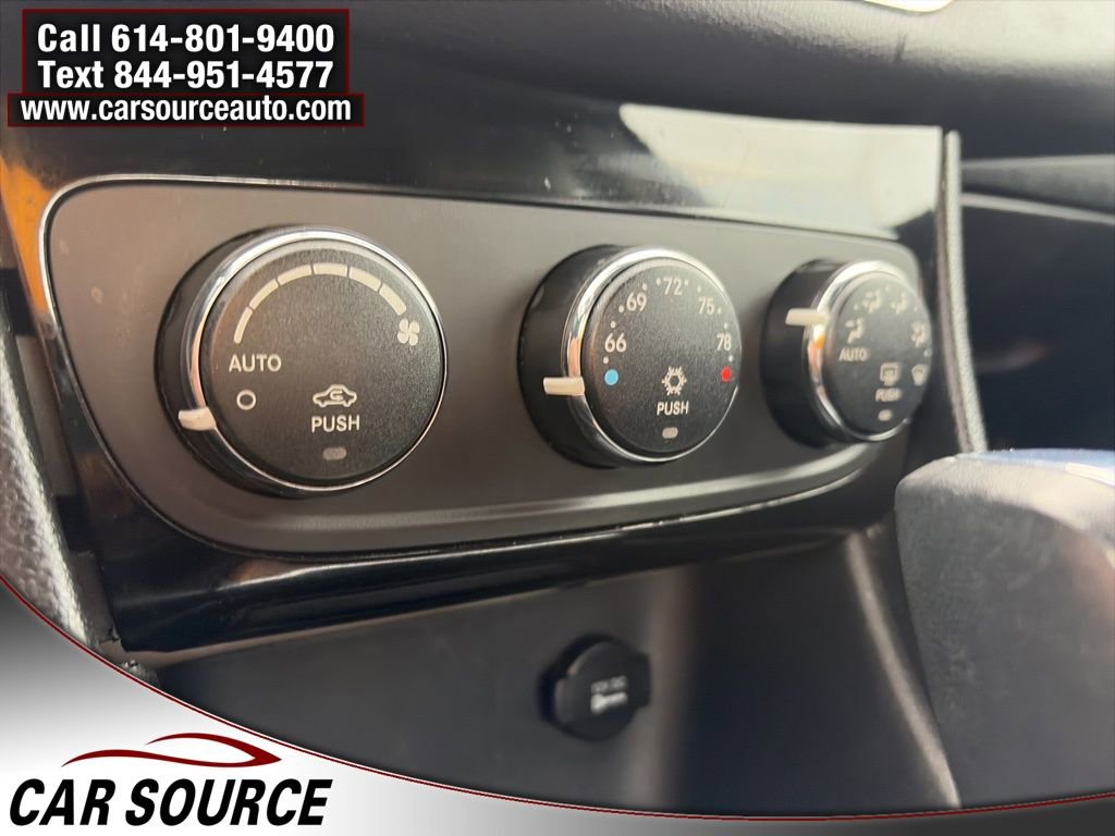 Used 2013 Chrysler 200 Limited image 21