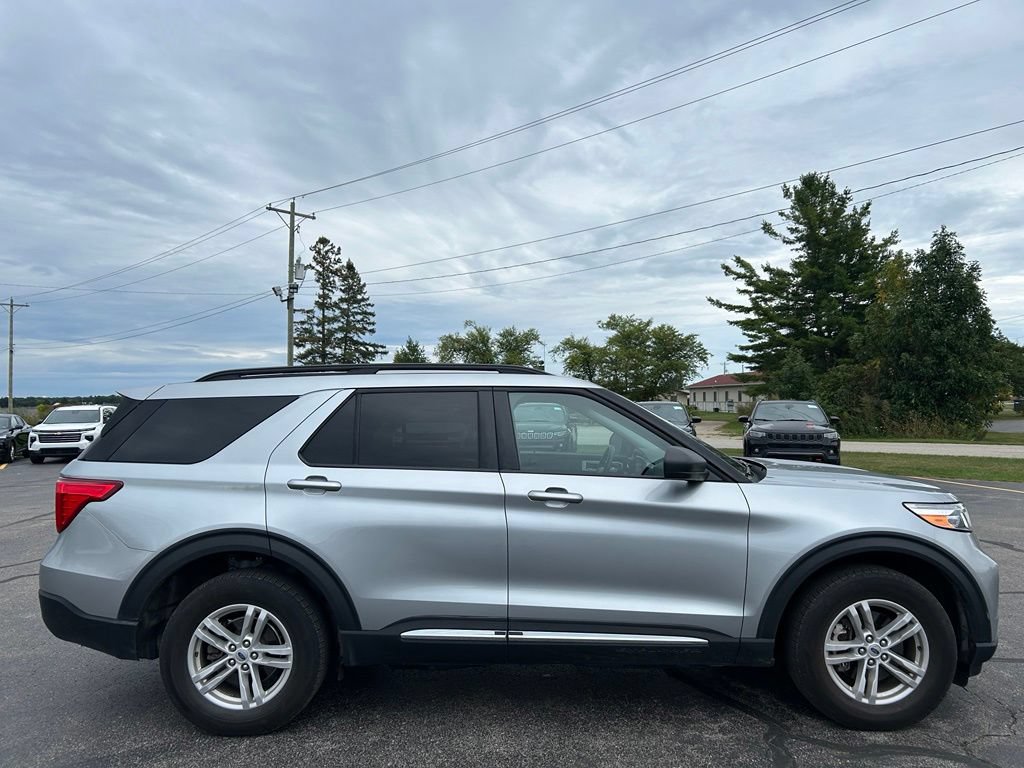 Used 2024 Ford Explorer XLT w/ Equipment Group 202A AWD/4WD image 6