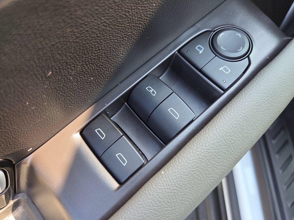Used 2025 Chevrolet Colorado ZR2 w/ Technology Package AWD/4WD image 39