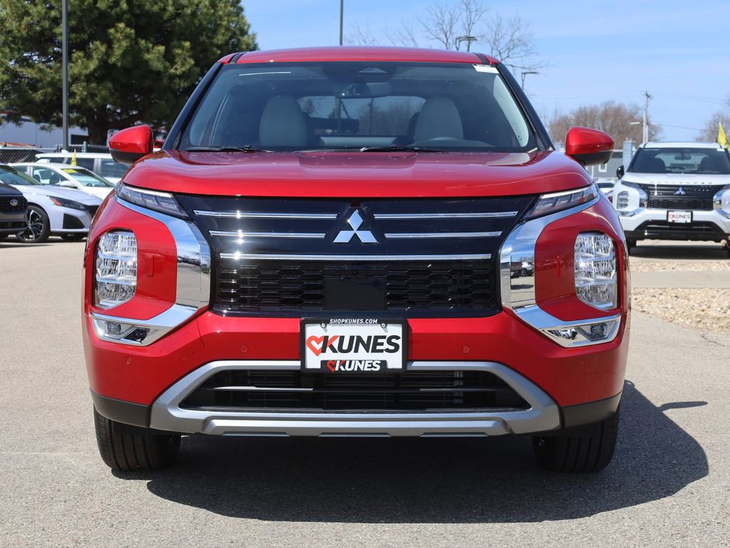 New 2025 Mitsubishi Outlander SE image 3