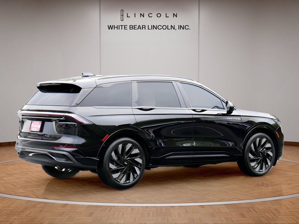 Used 2025 Lincoln Nautilus Reserve AWD/4WD image 5