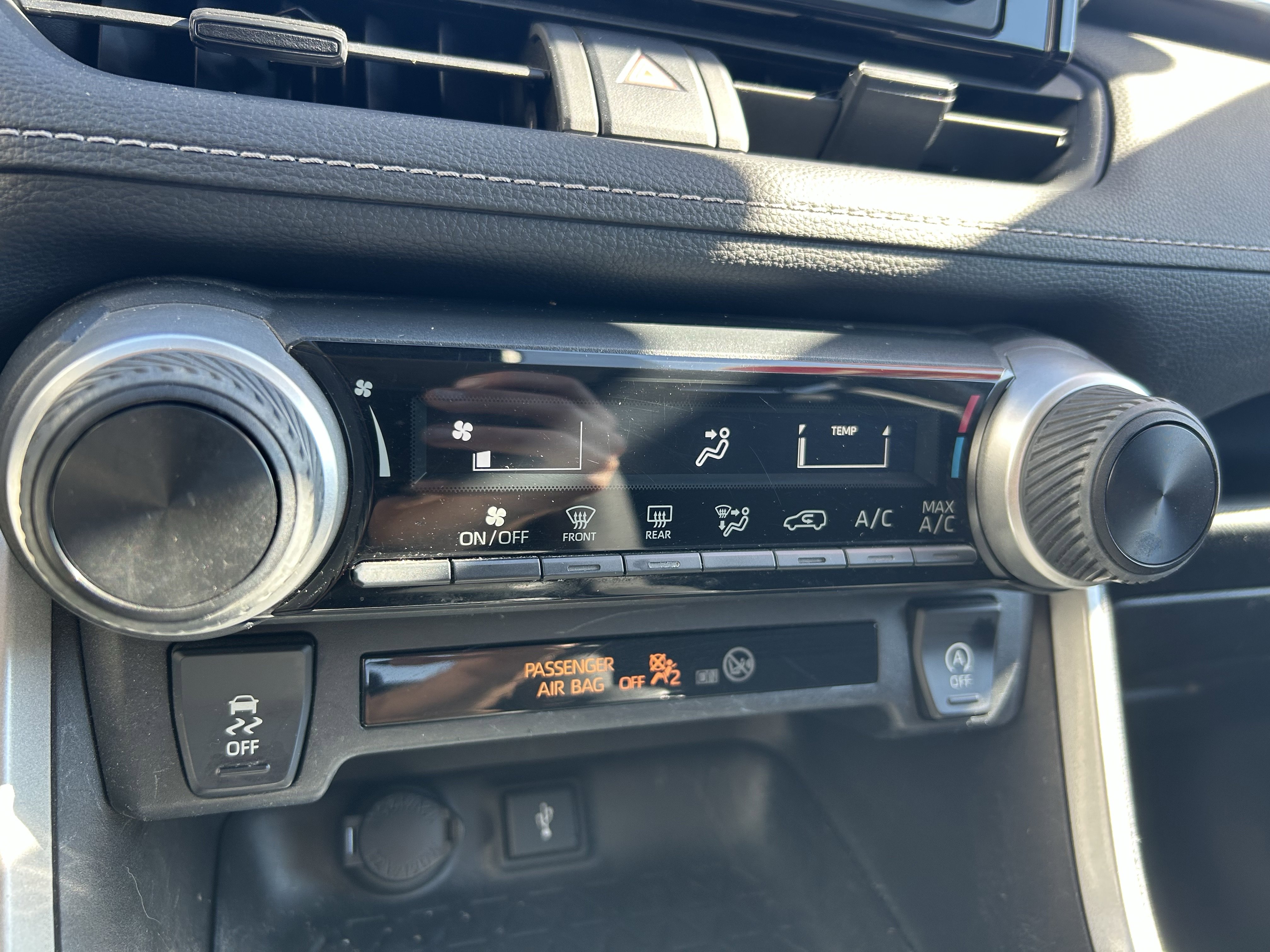 Certified 2021 Toyota RAV4 LE AWD/4WD image 29