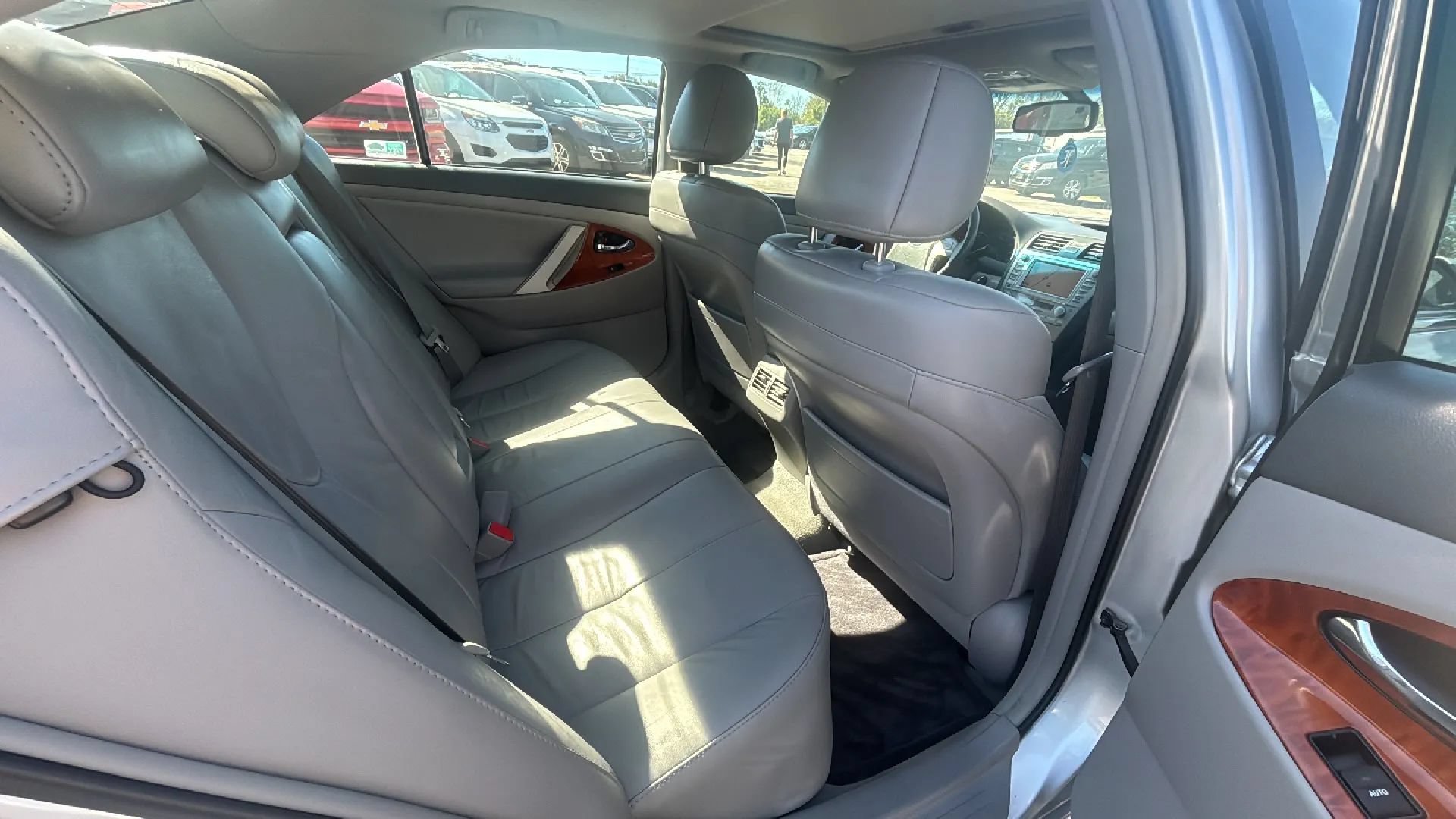 Used 2011 Toyota Camry Hybrid FWD image 12