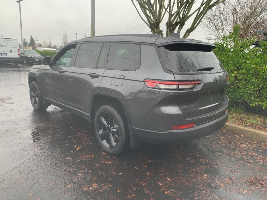 Used 2025 Jeep Grand Cherokee L Altitude image 2