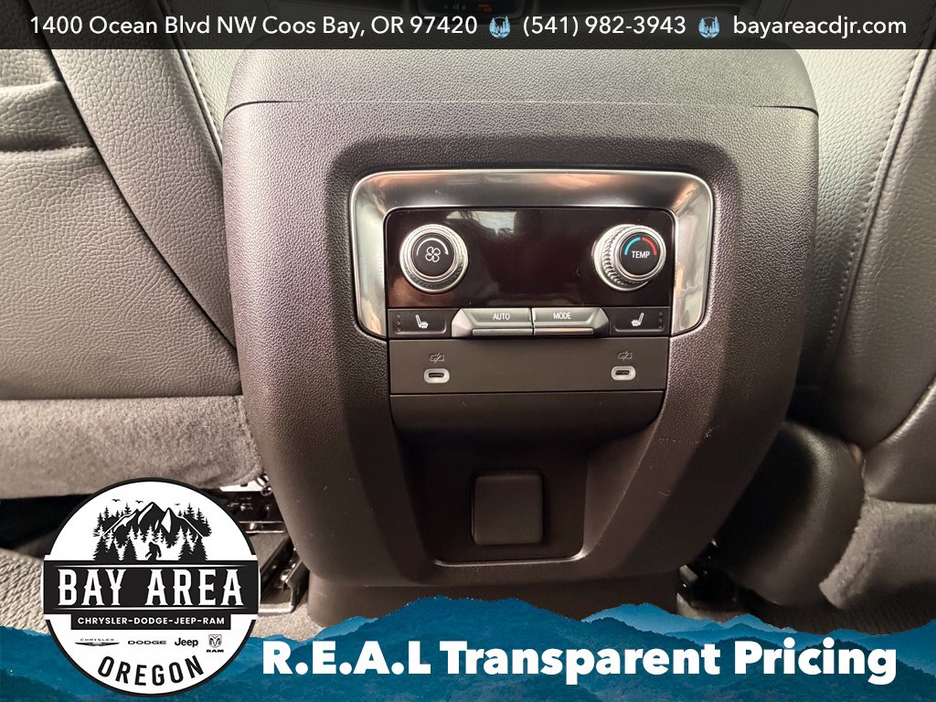 Used 2024 GMC Yukon Denali AWD/4WD image 16