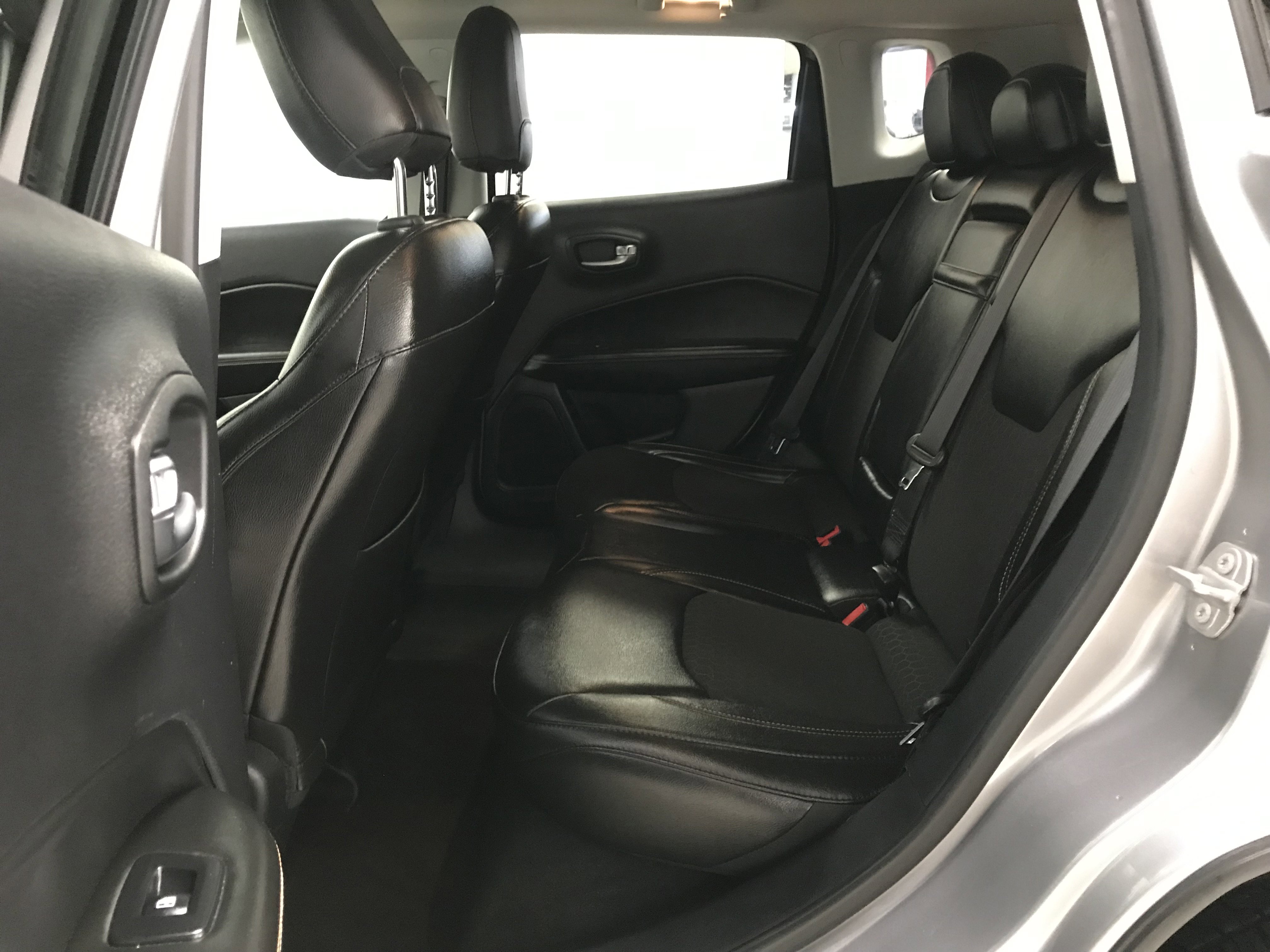 Used 2018 Jeep Compass Latitude w/ Popular Equipment Group FWD image 11