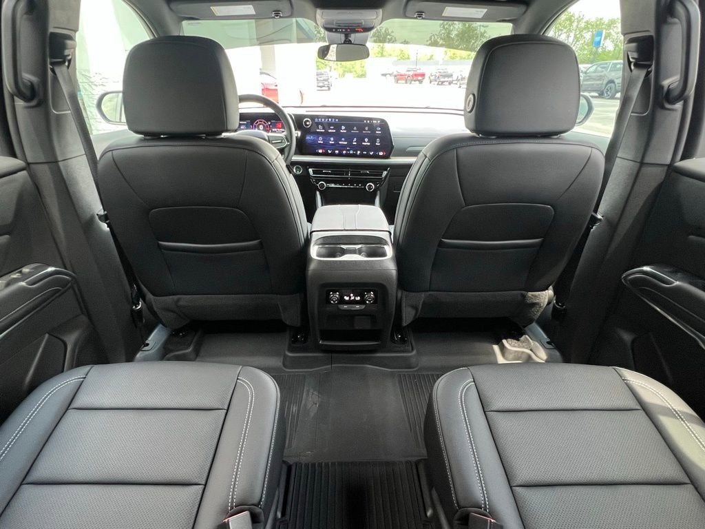 Used 2025 Chevrolet Traverse LT w/ Driver Confidence Package FWD image 11
