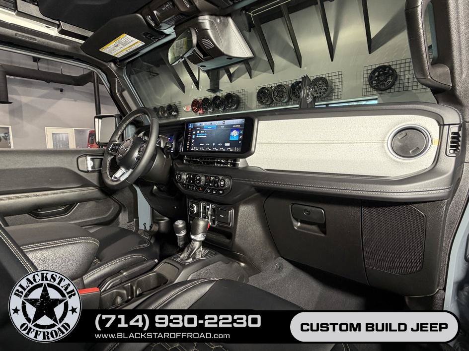 Used 2025 Jeep Wrangler Unlimited Sahara w/ Safety Group AWD/4WD image 24