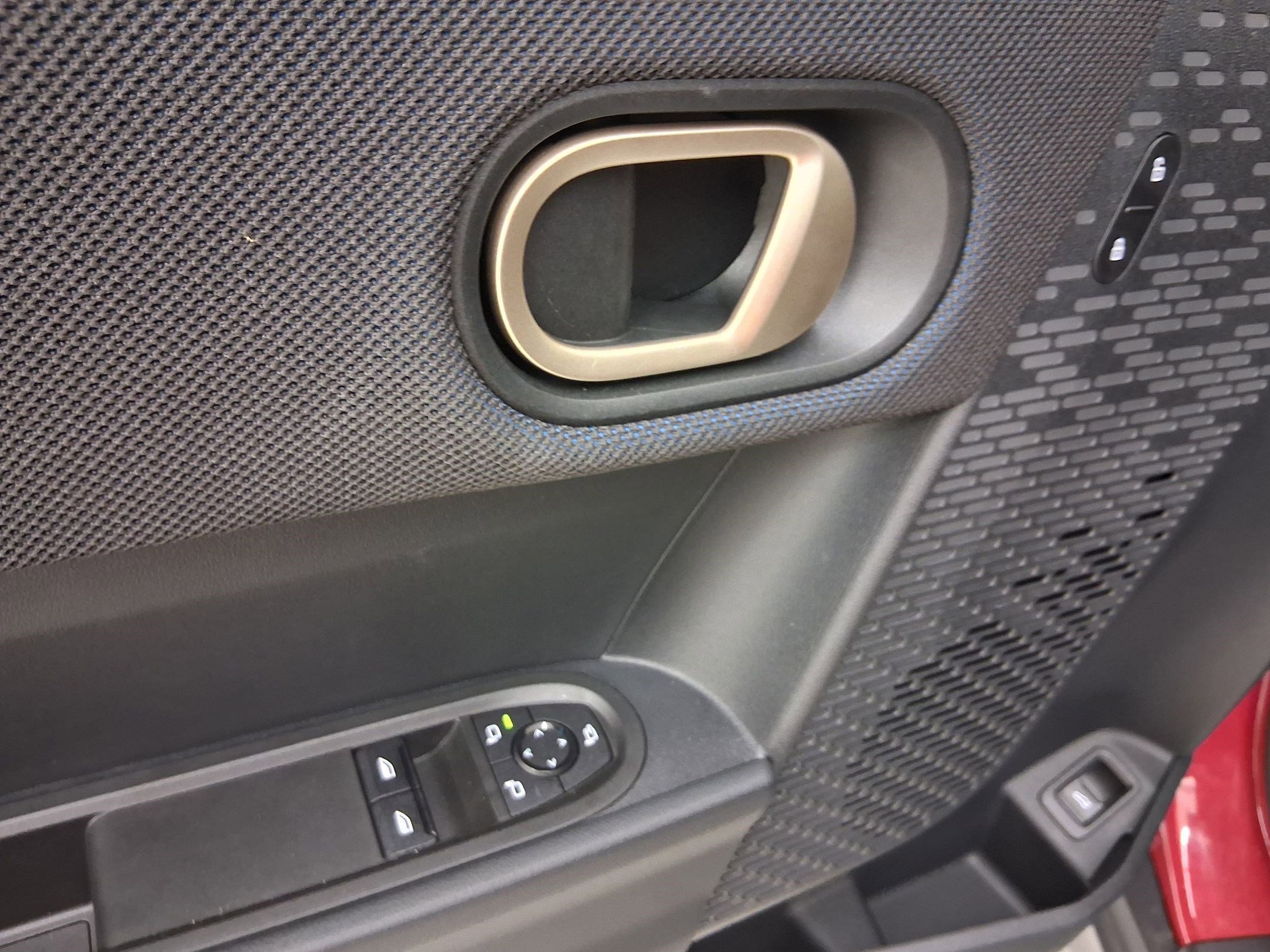 Used 2025 MINI Cooper 2-Door Hardtop image 12