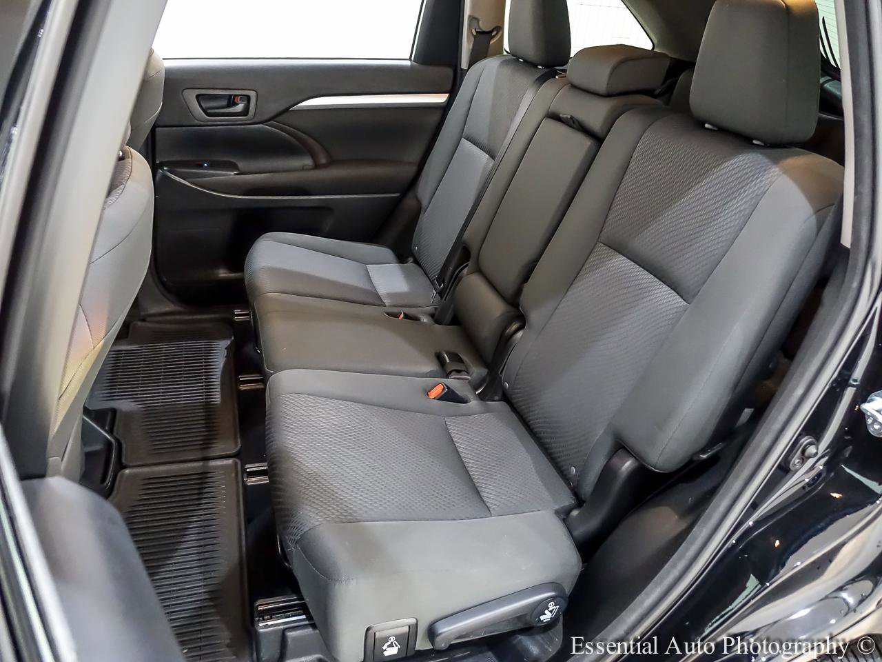 Used 2016 Toyota Highlander LE AWD/4WD image 16
