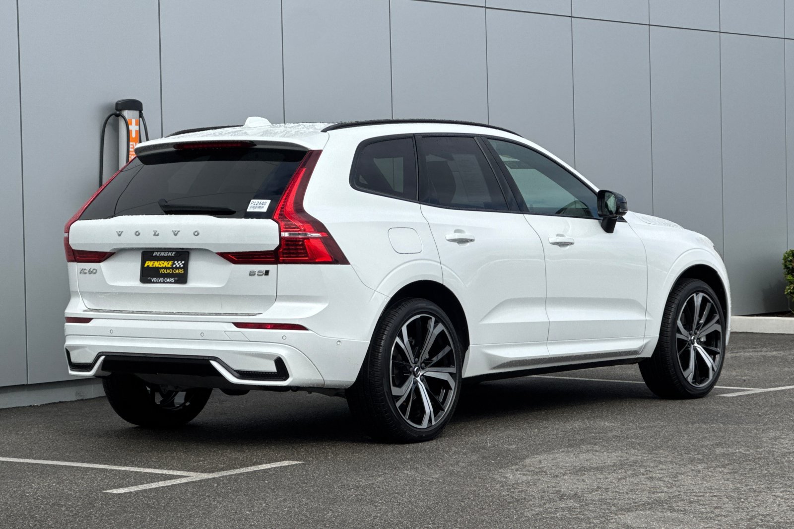 Used 2024 Volvo XC60 B5 Ultimate w/ Climate Package AWD/4WD image 5