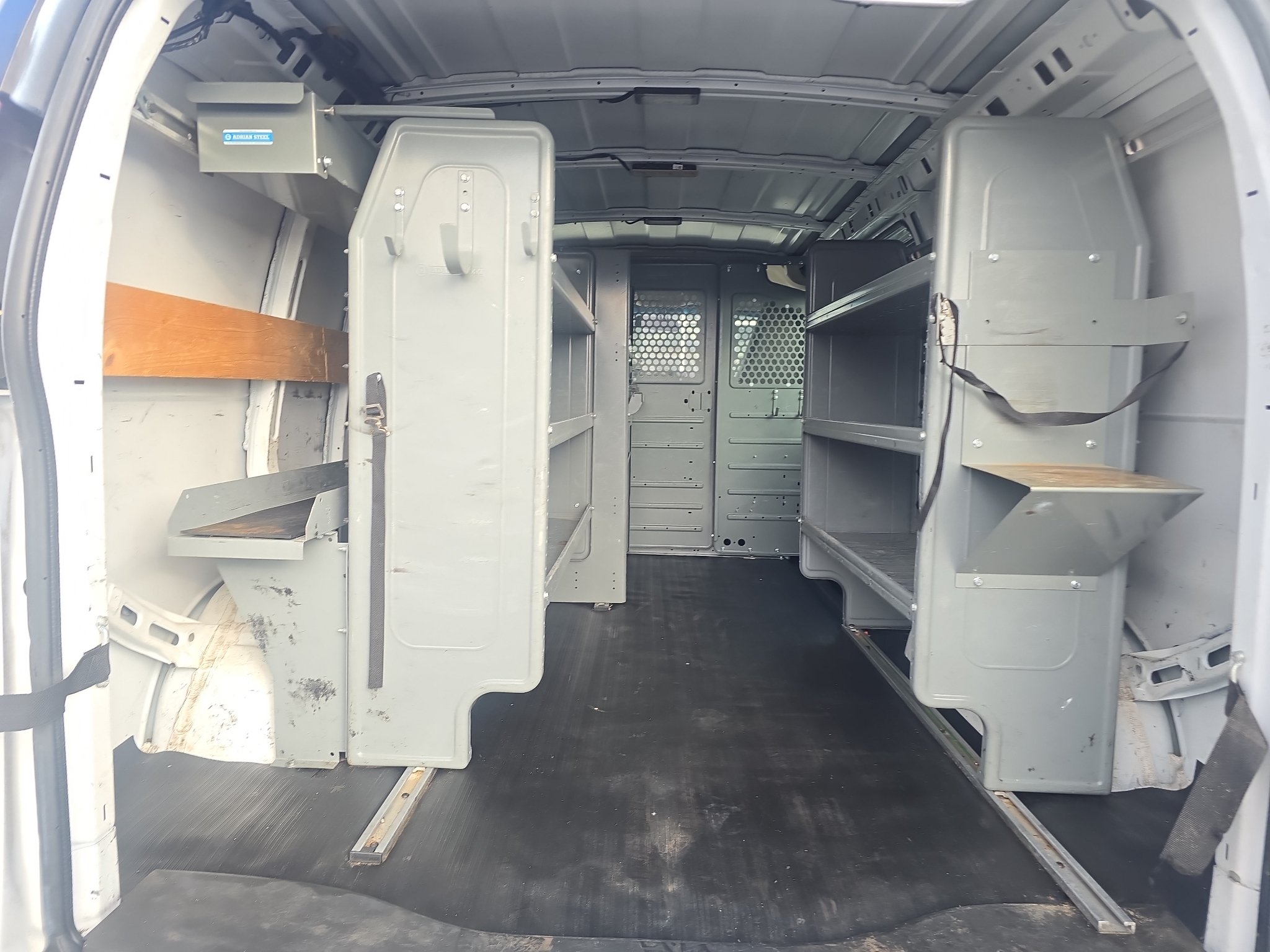 Used 2016 Chevrolet Express 2500 RWD image 31