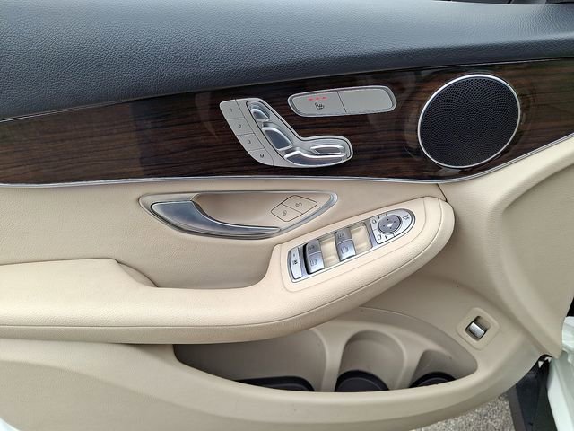 Used 2022 Mercedes-Benz GLC 300 w/ Premium Package Lite image 16