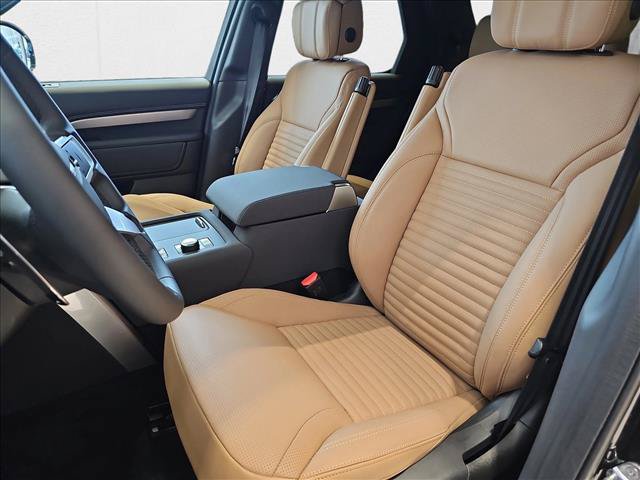 New 2025 Land Rover Discovery Dynamic SE AWD/4WD image 16