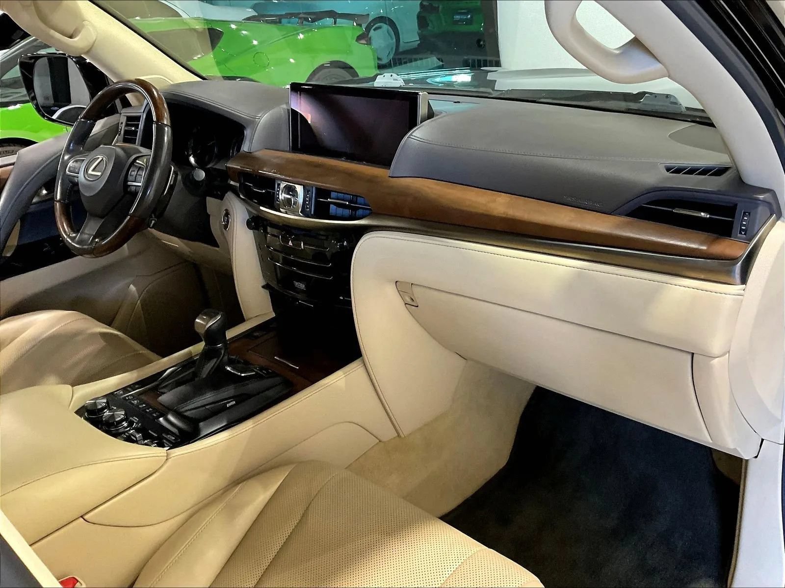Used 2017 Lexus LX 570 4WD w/ Luxury Package image 12