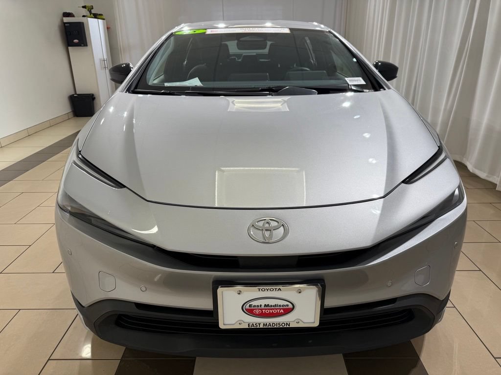 Certified 2025 Toyota Prius LE FWD image 8
