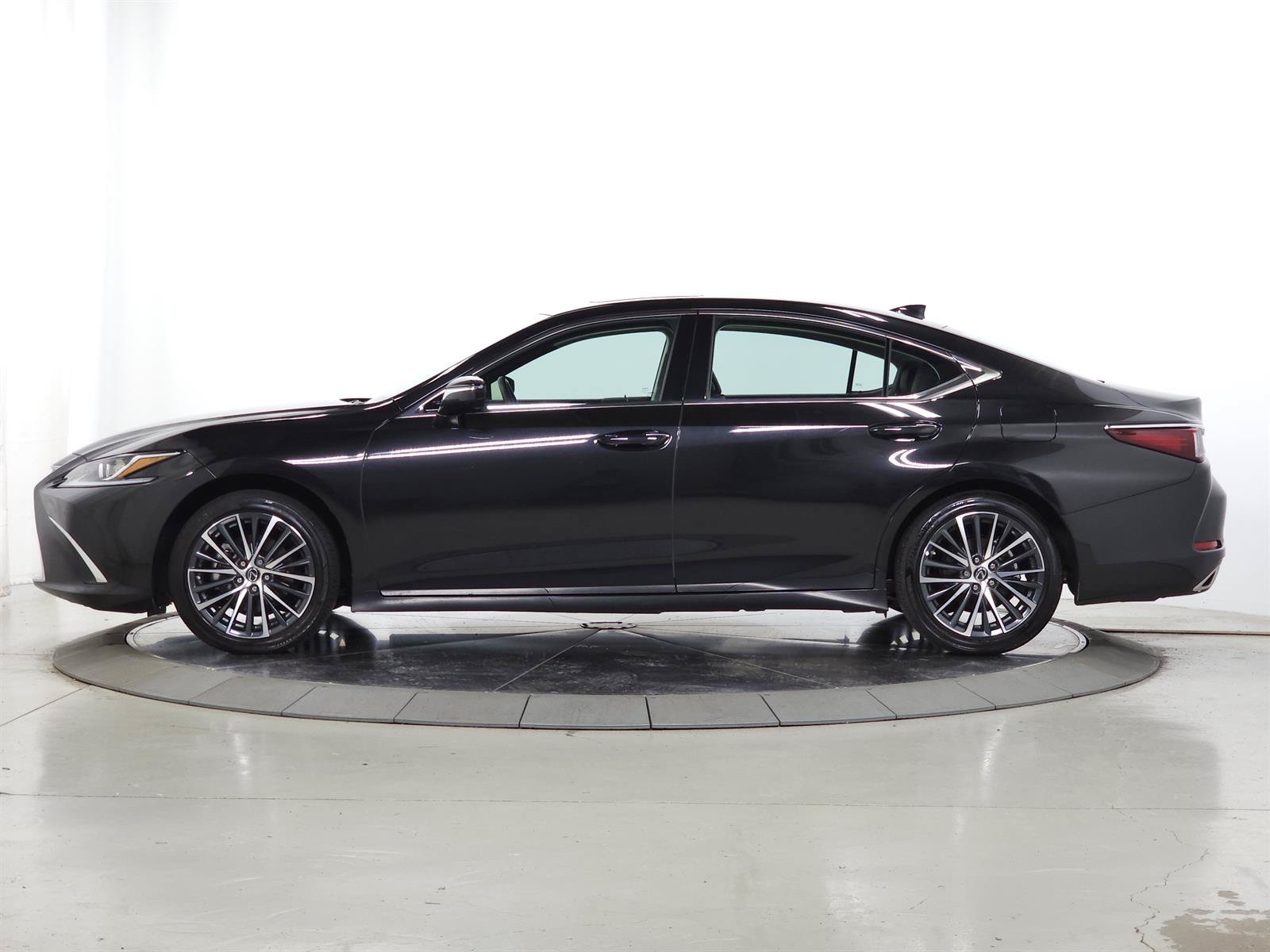 Used 2025 Lexus ES 350 w/ Premium Package FWD image 5