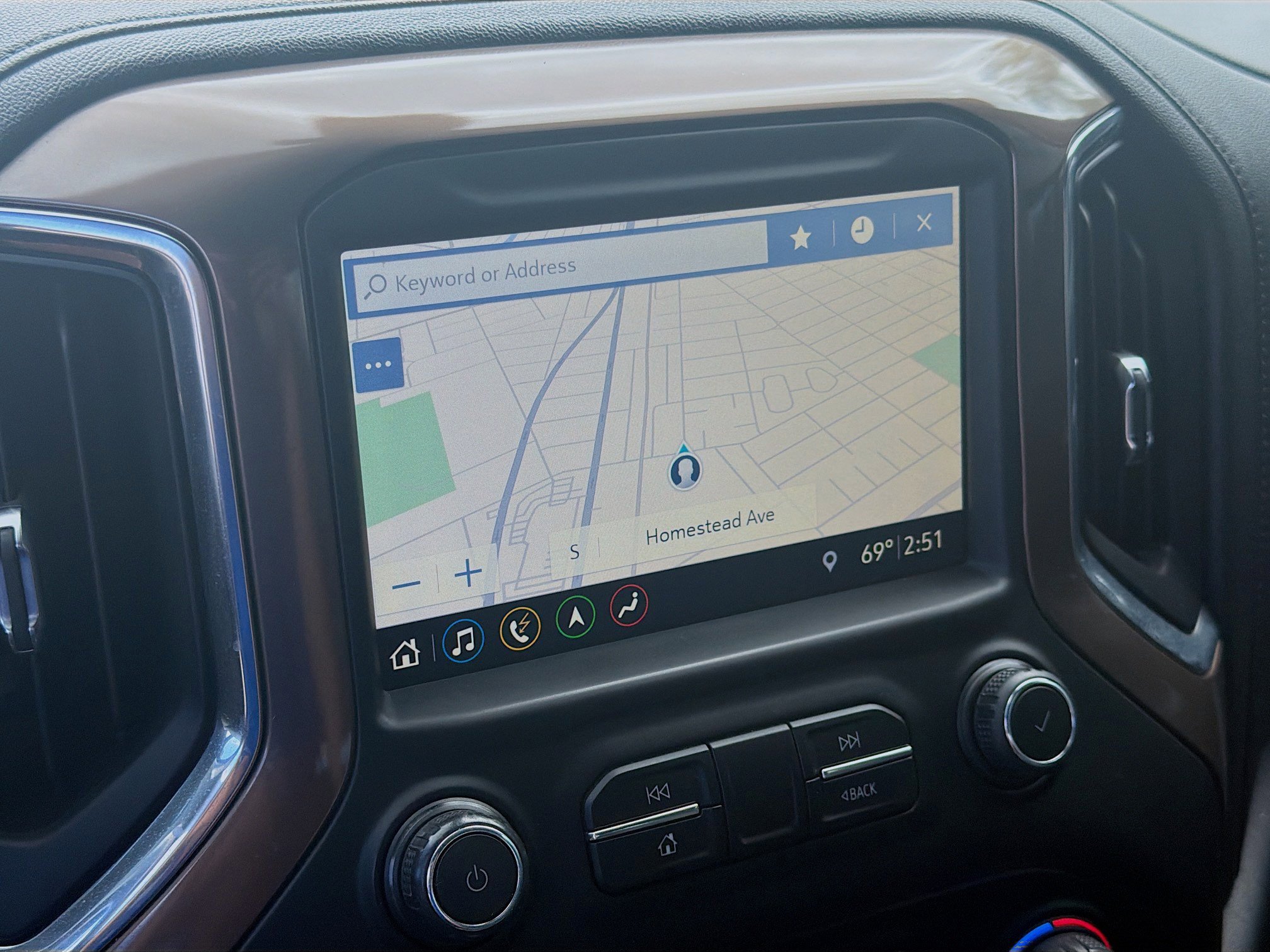Used 2019 Chevrolet Silverado 1500 High Country w/ Technology Package AWD/4WD image 13