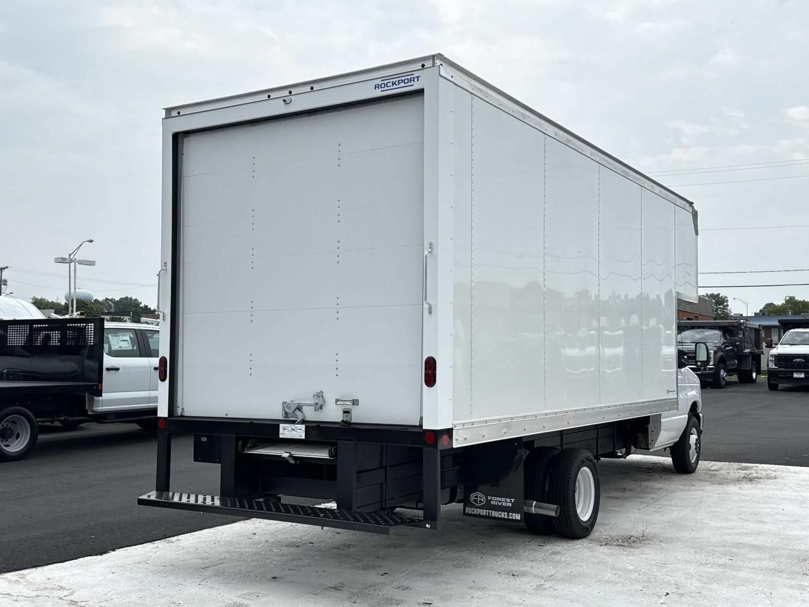New 2027 Ford E-450 and Econoline 450 Super Duty w/ Power Equipment Group RWD image 3