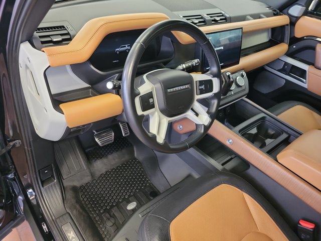 Used 2023 Land Rover Defender 130 X-Dynamic SE image 2