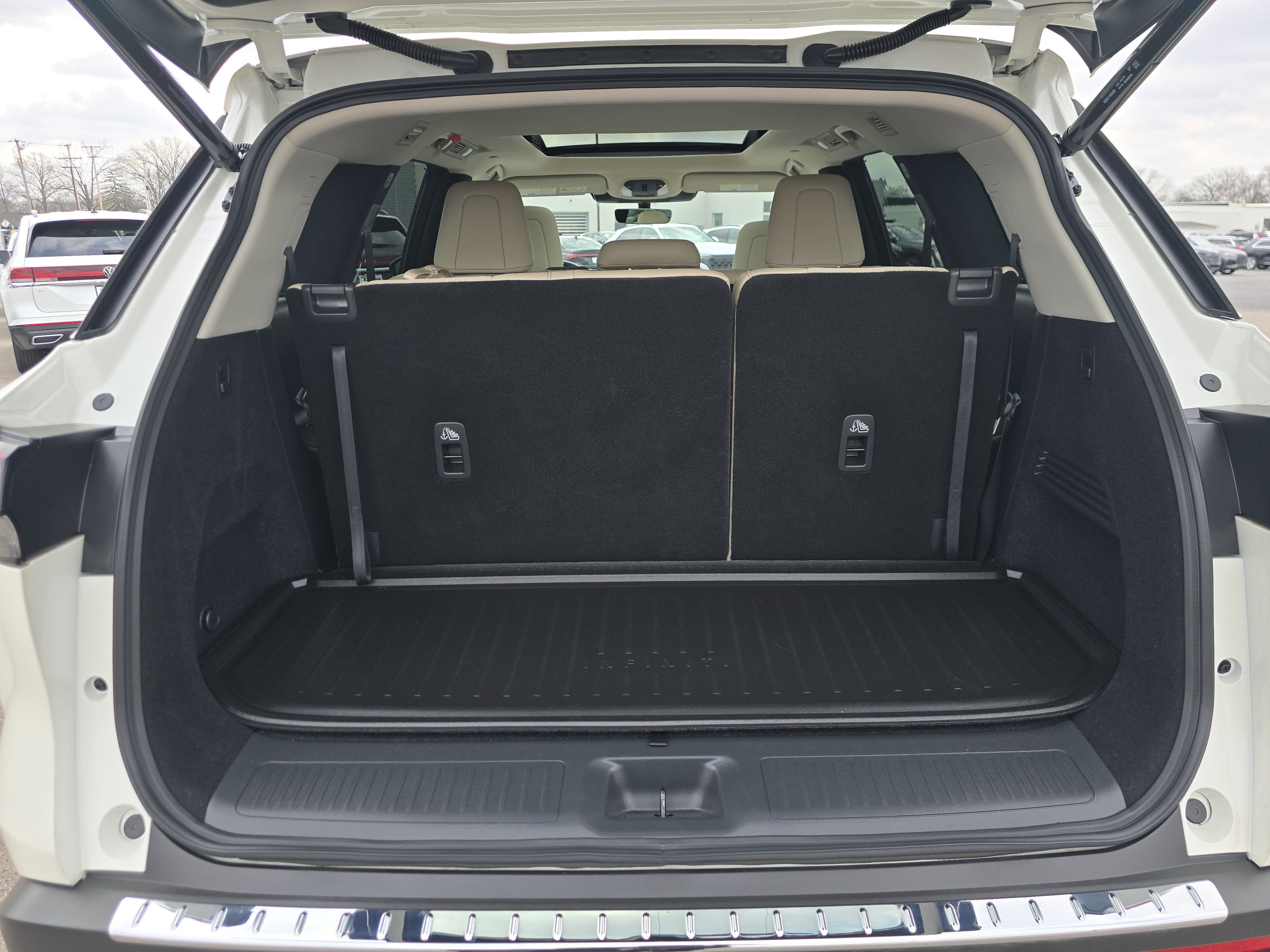 Used 2025 INFINITI QX60 Luxe w/ Cargo Package AWD/4WD image 16