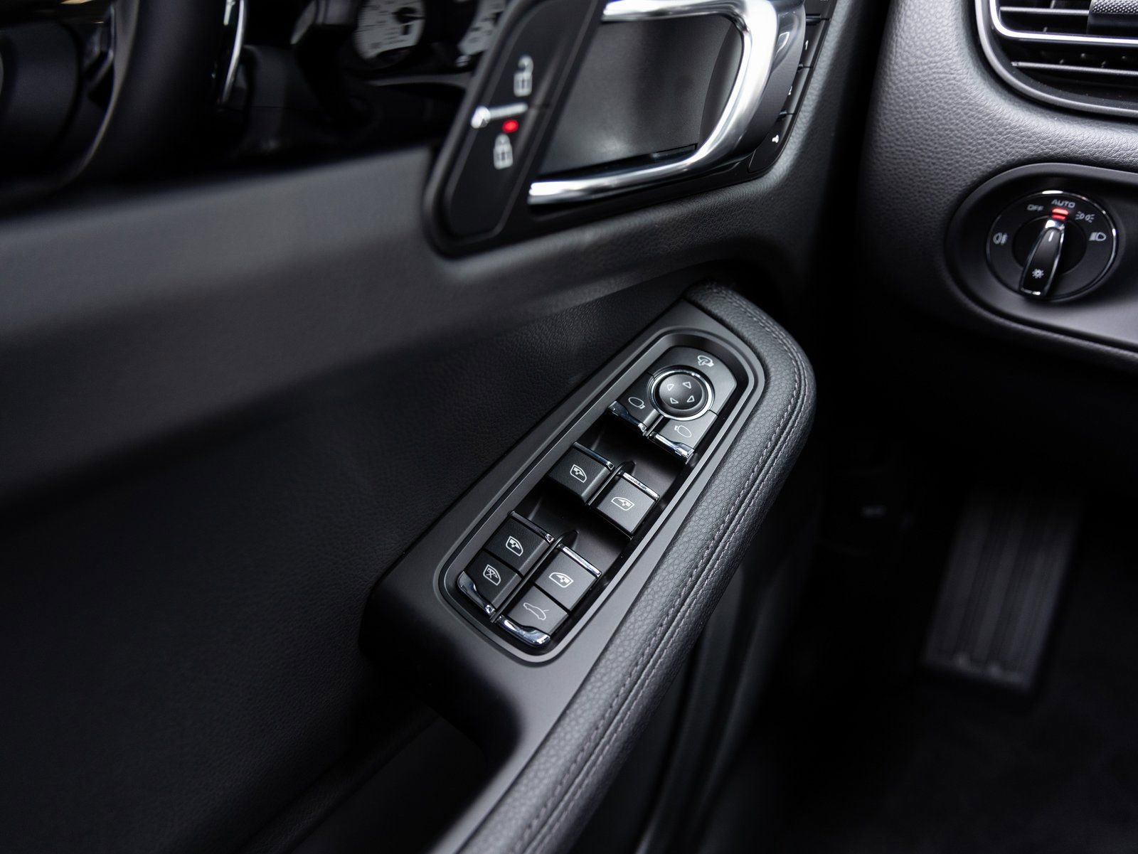 Certified 2026 Porsche Macan image 21