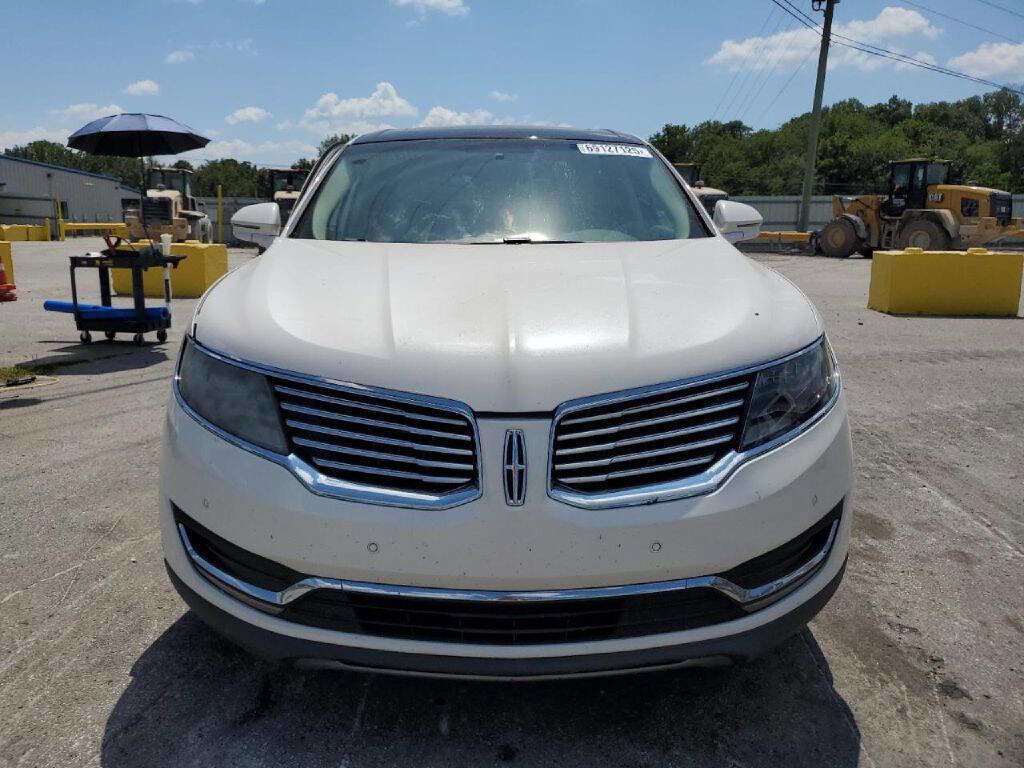 Used 2017 Lincoln MKX Reserve w/ Luxury Package image 2