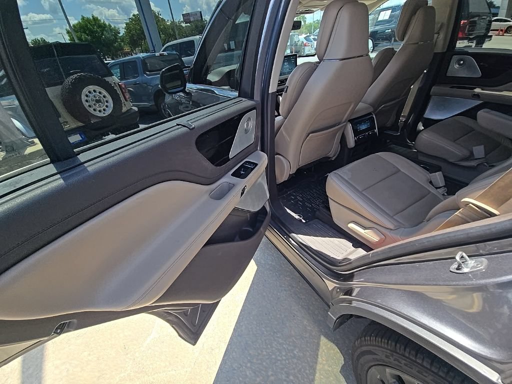 Used 2022 Lincoln Aviator Reserve w/ Equipment Group 201A RWD image 19