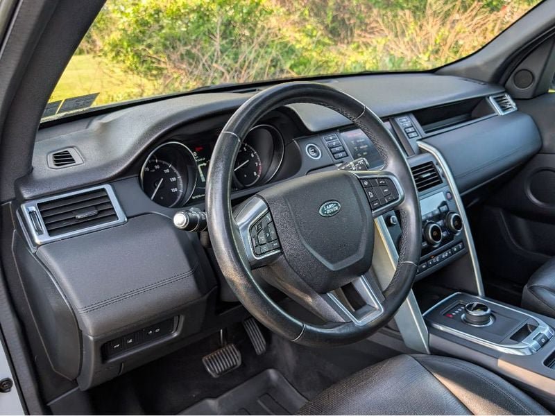 Used 2019 Land Rover Discovery Sport HSE AWD/4WD image 30