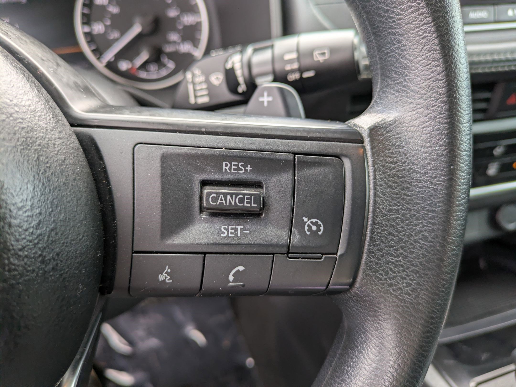 Used 2023 Nissan Rogue S image 18