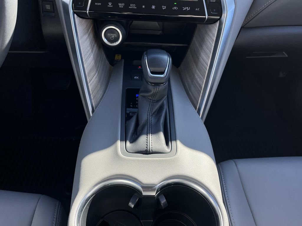 Used 2024 Toyota Venza XLE image 16