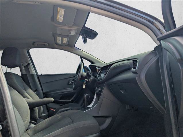 Used 2022 Chevrolet Trax LS w/ Tint and Cruise Package AWD/4WD image 15