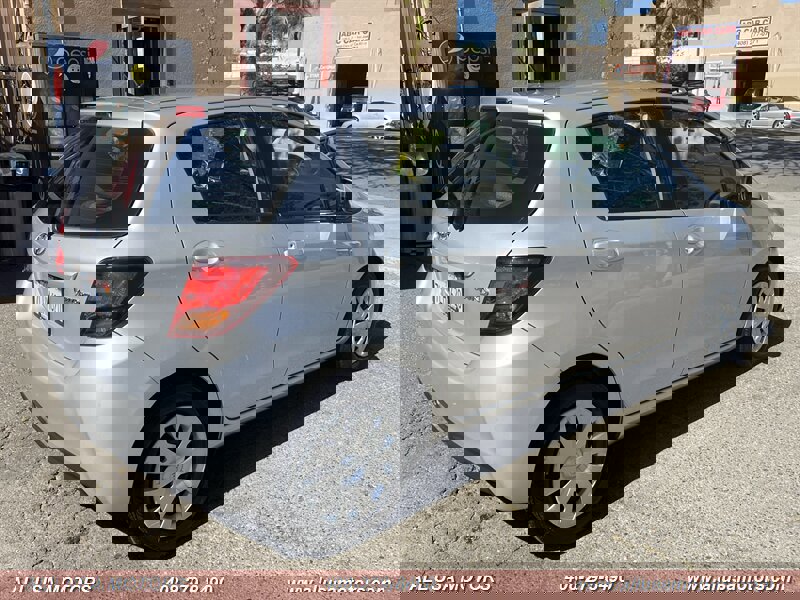 Used 2015 Toyota Yaris L image 9