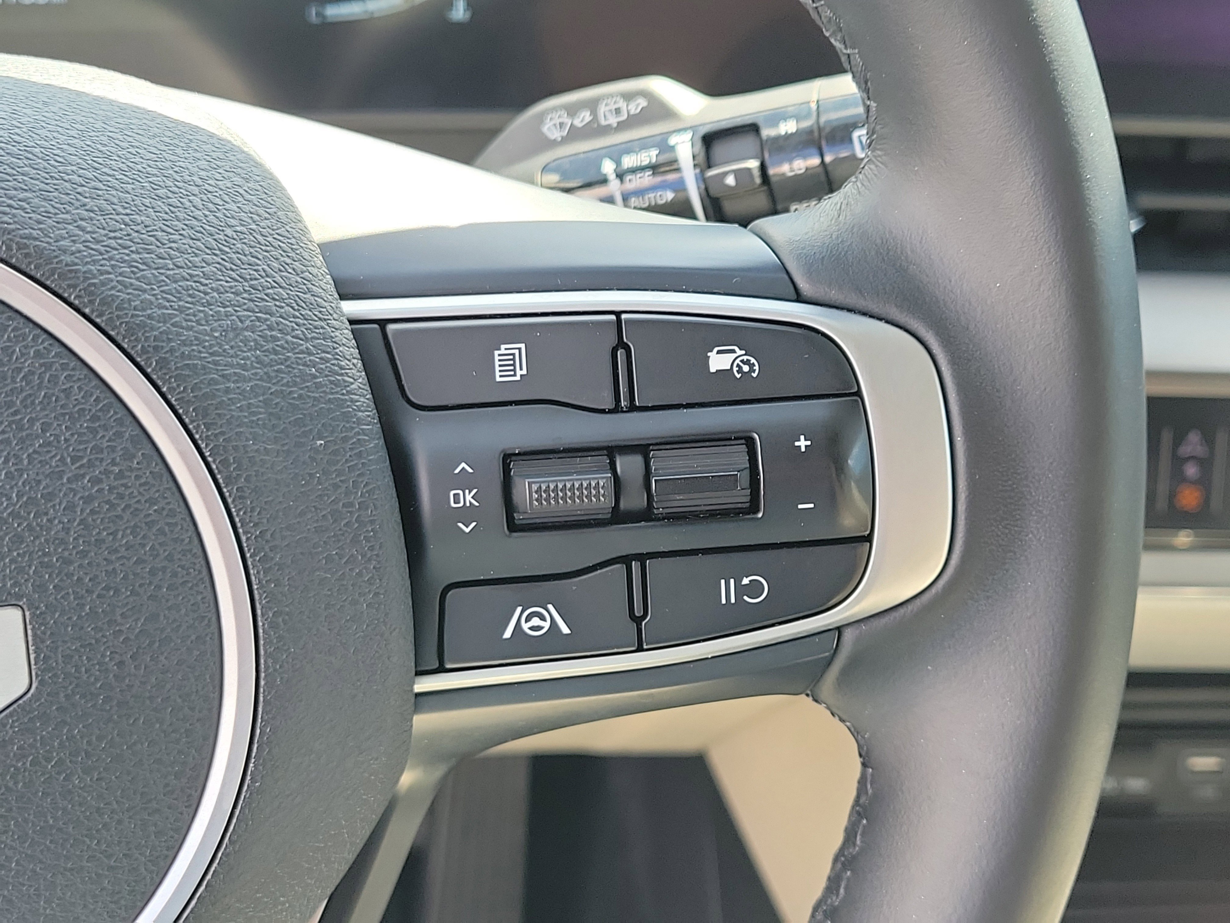 Used 2023 Kia Sportage EX image 25