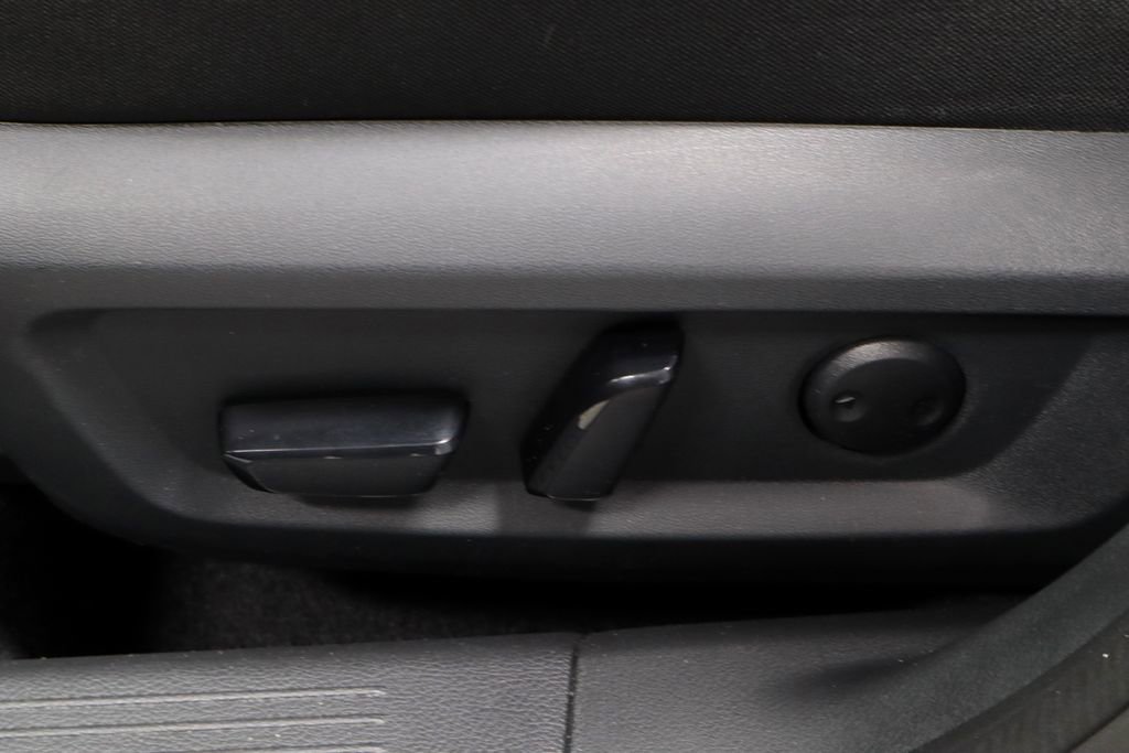 Certified 2025 Nissan Rogue SV FWD image 24