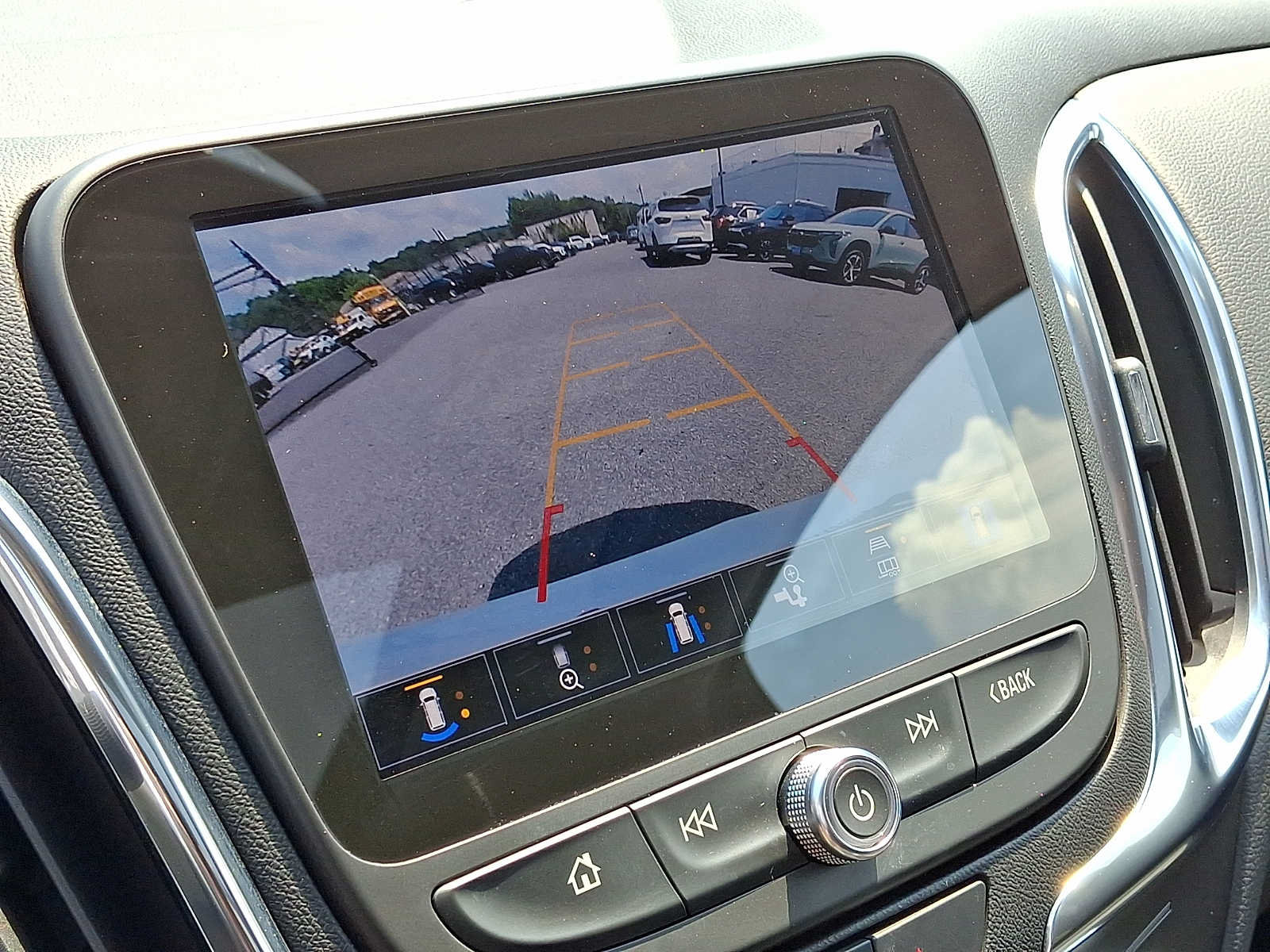 Used 2023 Chevrolet Equinox LT AWD/4WD image 18