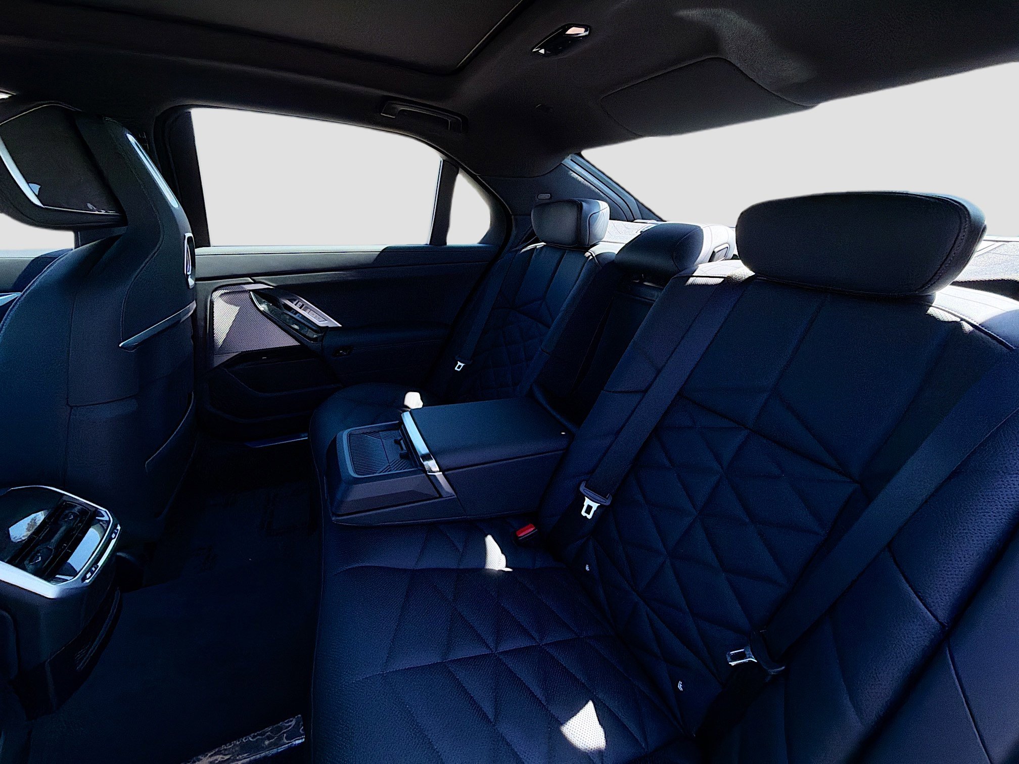 New 2026 BMW 740i xDrive w/ Premium Package image 21