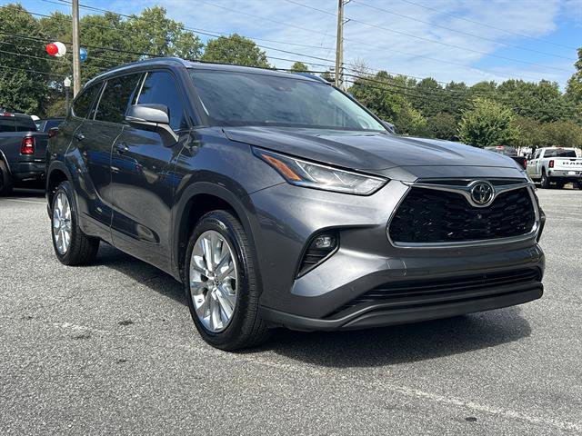 Used 2022 Toyota Highlander Limited