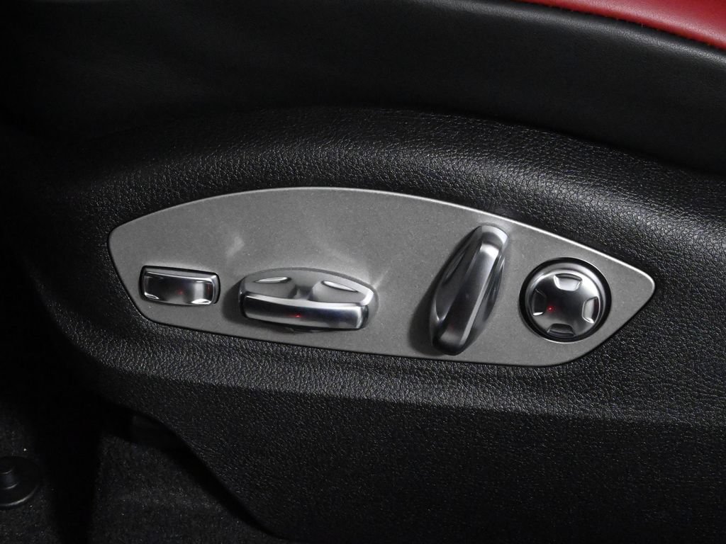 Used 2026 Porsche Macan AWD/4WD image 30